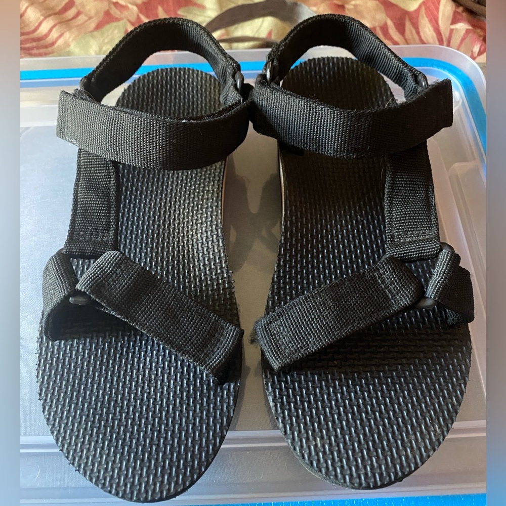 Woman’s Black Velcro Adjustable Sandals
